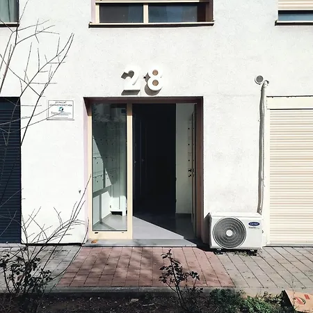 M21 * Τίρανα